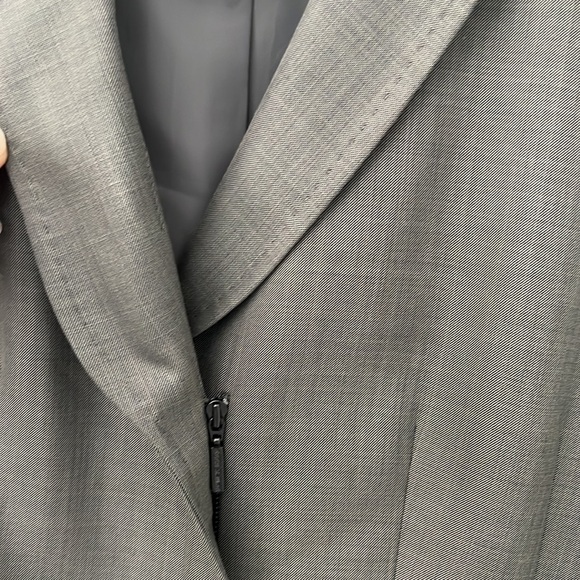 Anne Klein woman’s suit jacket. Gray. - Picture 3 of 8